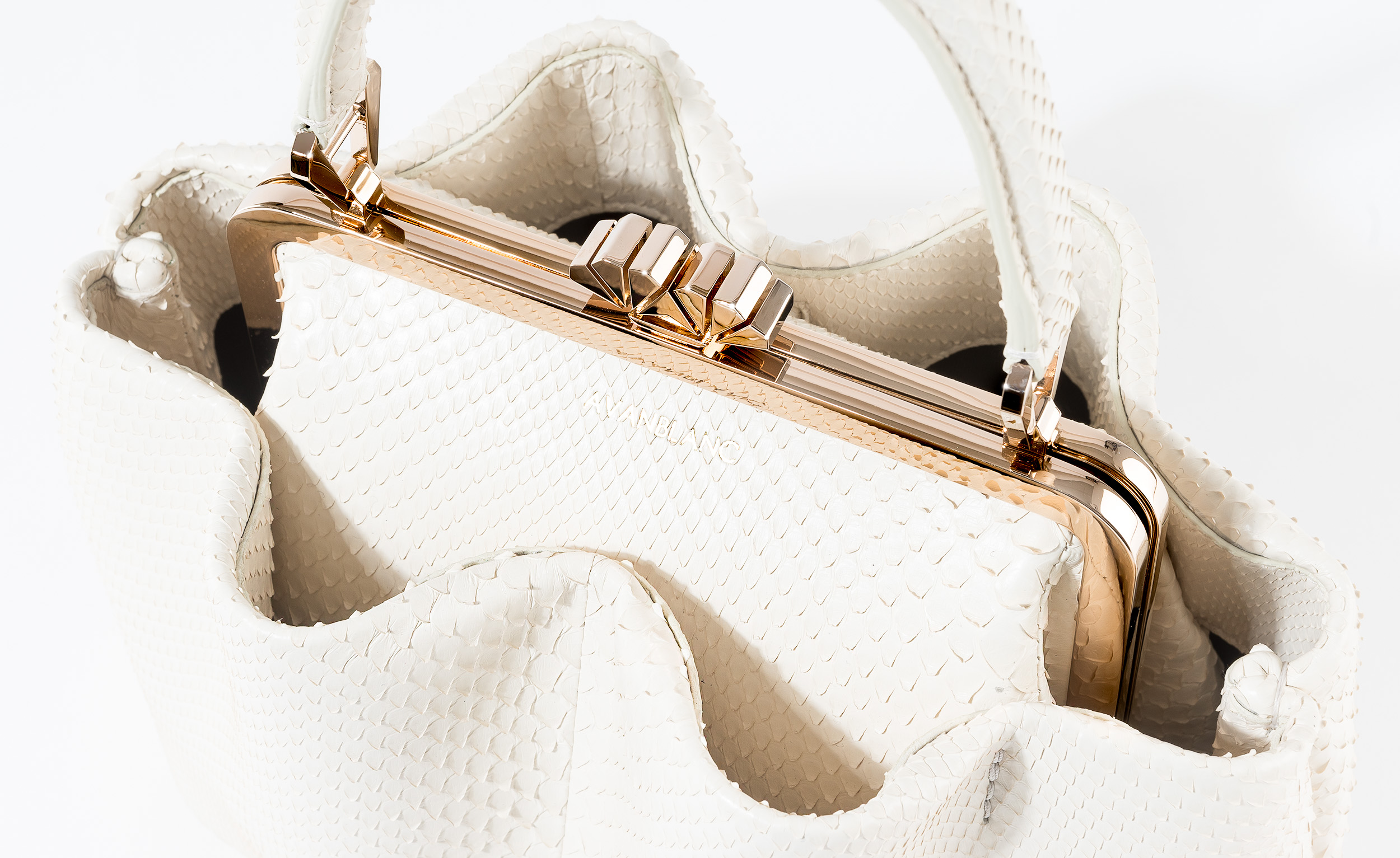 AVANBLANC-
